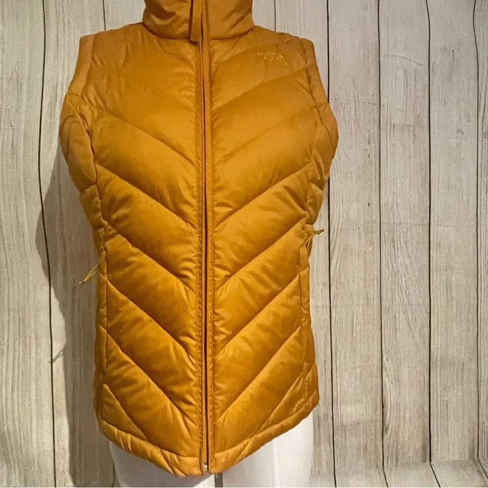 THE NORTH FACE women’s puffer vest Sz M Great tangerine color Preowned like new